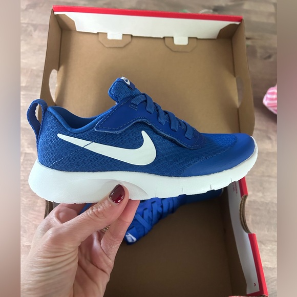 Boys Nike Tennis Shoes - Picture 4 of 5